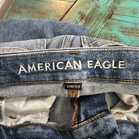 American Eagle Curvy Mom Distressed Jeans Size 4 - Picture 7 of 12
